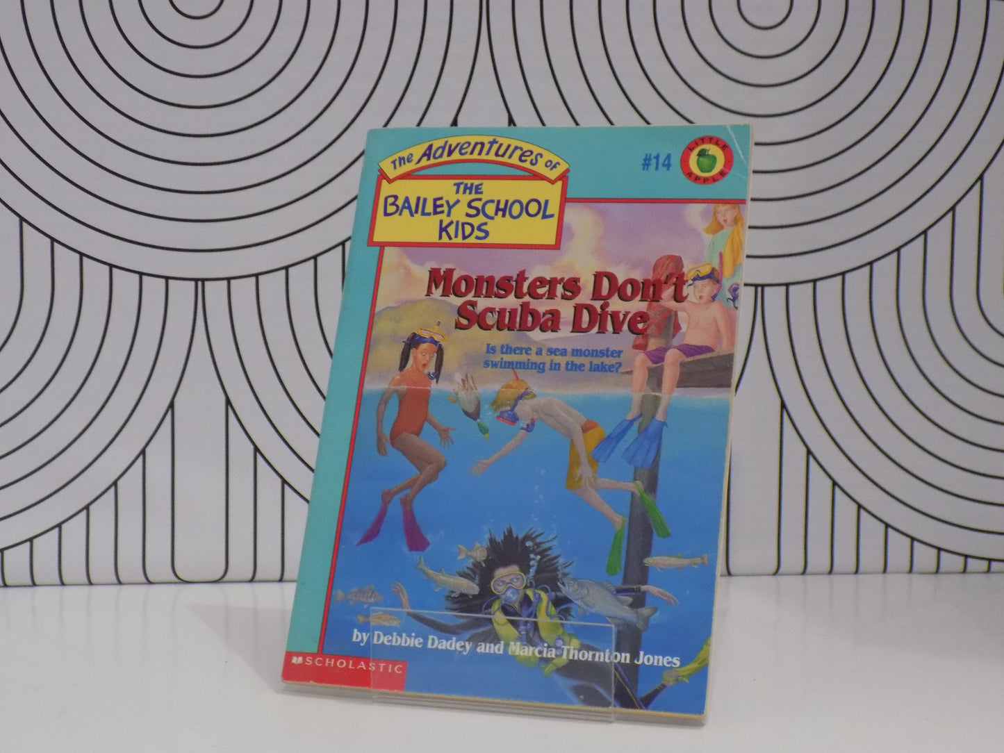 Monsters Don't Scuba Dive (Book #14 in the The Adventures of the Bailey School Kids Series)