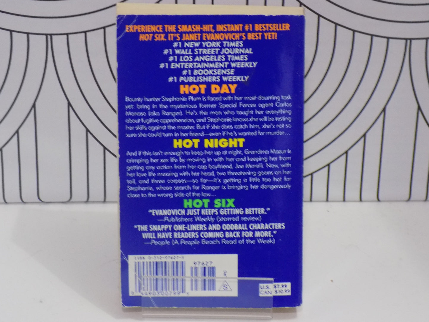 Hot Six - Paperback