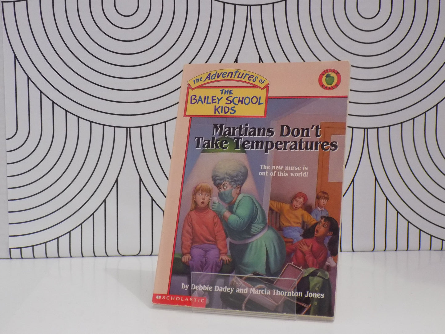 Martians Don't Take Temperatures (Book #18 in the The Adventures of the Bailey School Kids Series)