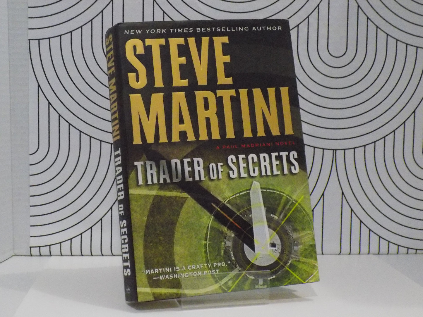 Trader of Secrets: A Paul Madriani Novel