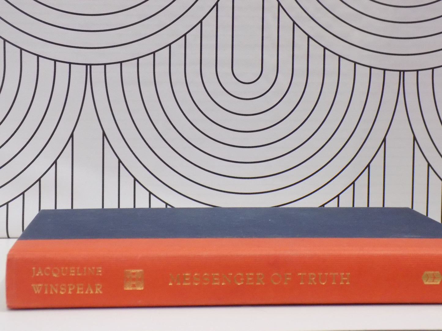 Messenger of Truth: A Maisie Dobbs Novel